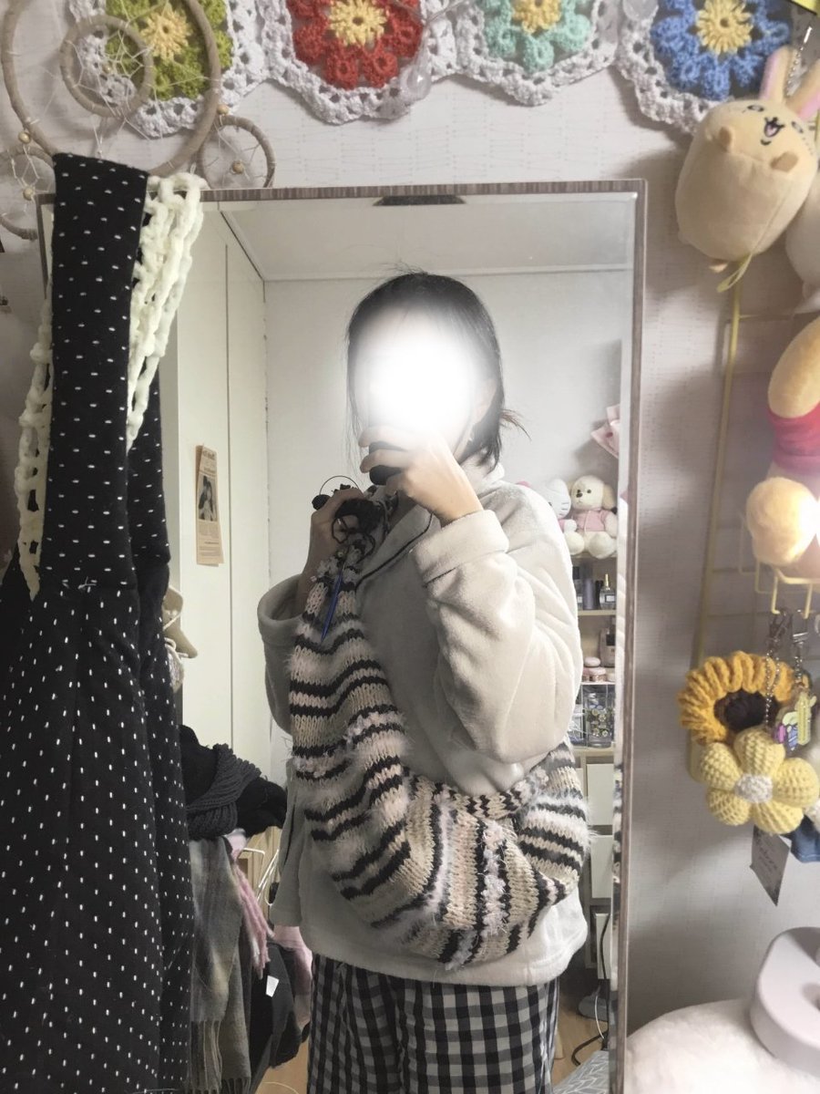 내가방너무이브고 맘에 드는데 실부족함ㅠㅠ
걍 다른실로 마무리해야지
