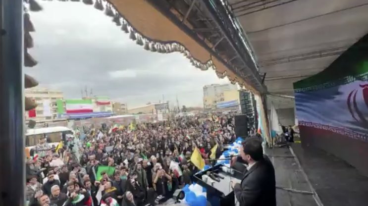 sepide_kavandi's tweet photo. رائفی پوری که دو روزه یه بت #Baal ساخت و با سوزاندنش یه جهان رو خبر کرد و با سخنرانیش یه ملت رو بیدار کرد
وقتش نرسیده یه شبکه تو صداوسیما بهش بدید تا از صهوینیزم ملعون بیشتر بگه؟؟ https://t.co/TMJsDjkZjk