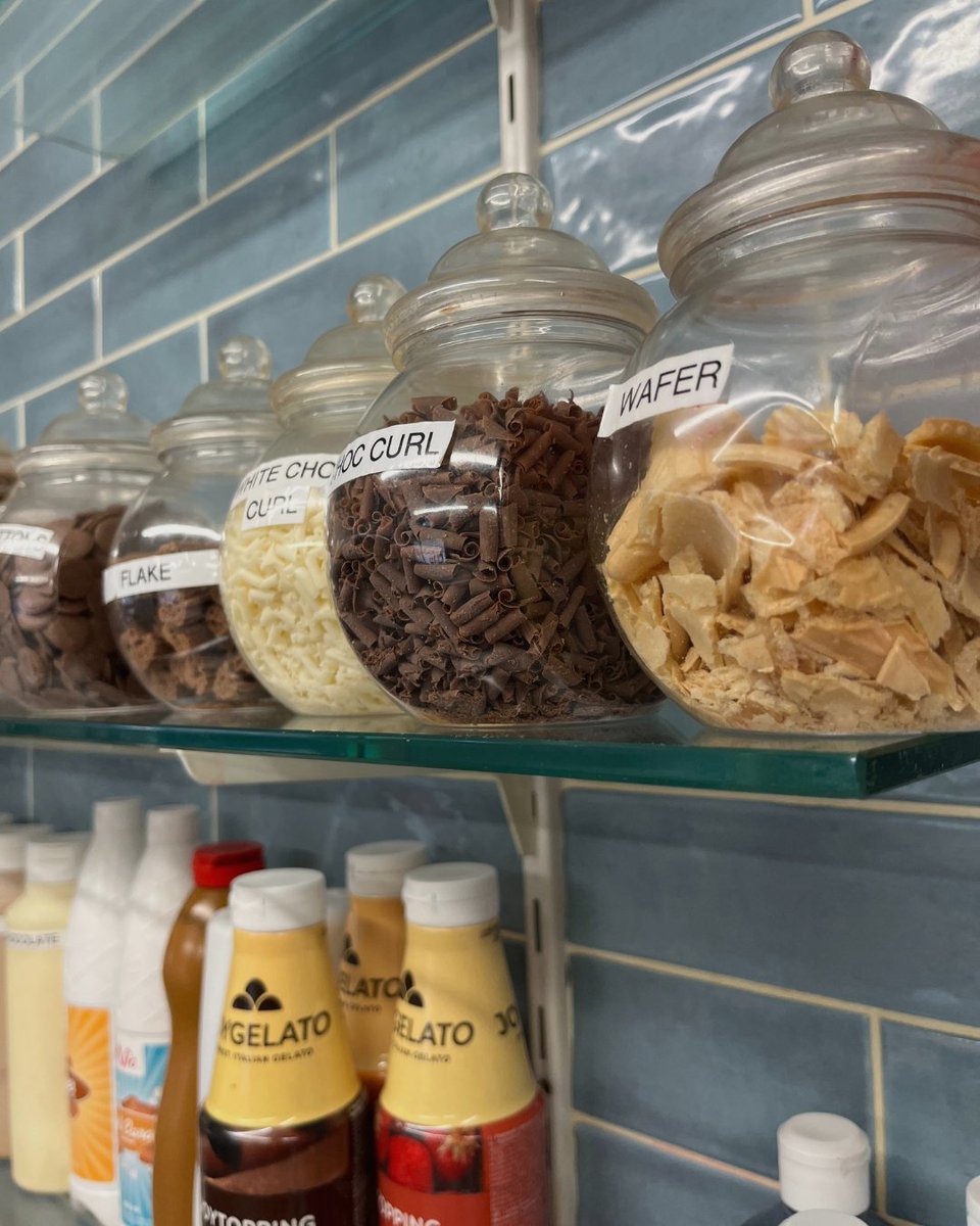CrollaGelato's tweet image. With so many choices, how do you decide? 🍫🍦🍬

What is your #1 must-have Crolla’s topping? Let us know below!

 #Toppings #CreateYourOwn #Gelato