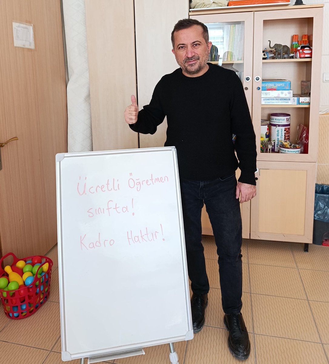 📢📢📢📢Dernek etkinlik.

Ücretli öğretmenler sınıfta.

Ücretli Öğretmene kadro haktır!!! 

Kadro istiyoruz...