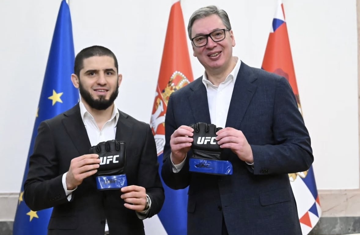 Председник Републике Србије Александар Вучић <a href="/avucic/">Александар Вучић</a> састао се данас са ММА борцем и светским шампионом Исламом Махачевим, са којим је разговарао о значају спорта као темеља здравог друштва и о улози коју врхунски спортисти имају у мотивисању младих.
sns.org.rs/novosti/vesti/…