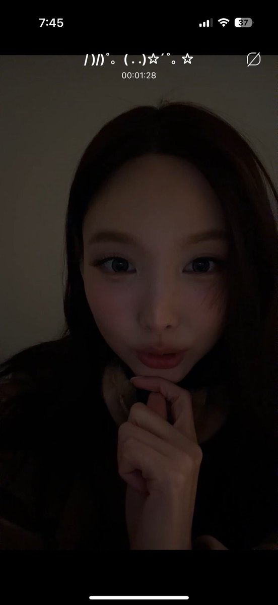 보내줄사진이없어서
라방켜주는이쁜언니…😍🐰