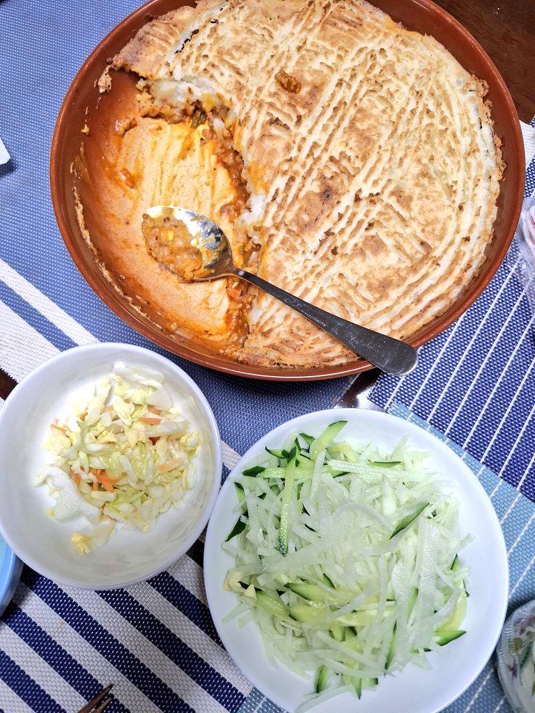 今日と昨日の夕飯。

手抜き手抜き💦
なんとか一汁三菜😅