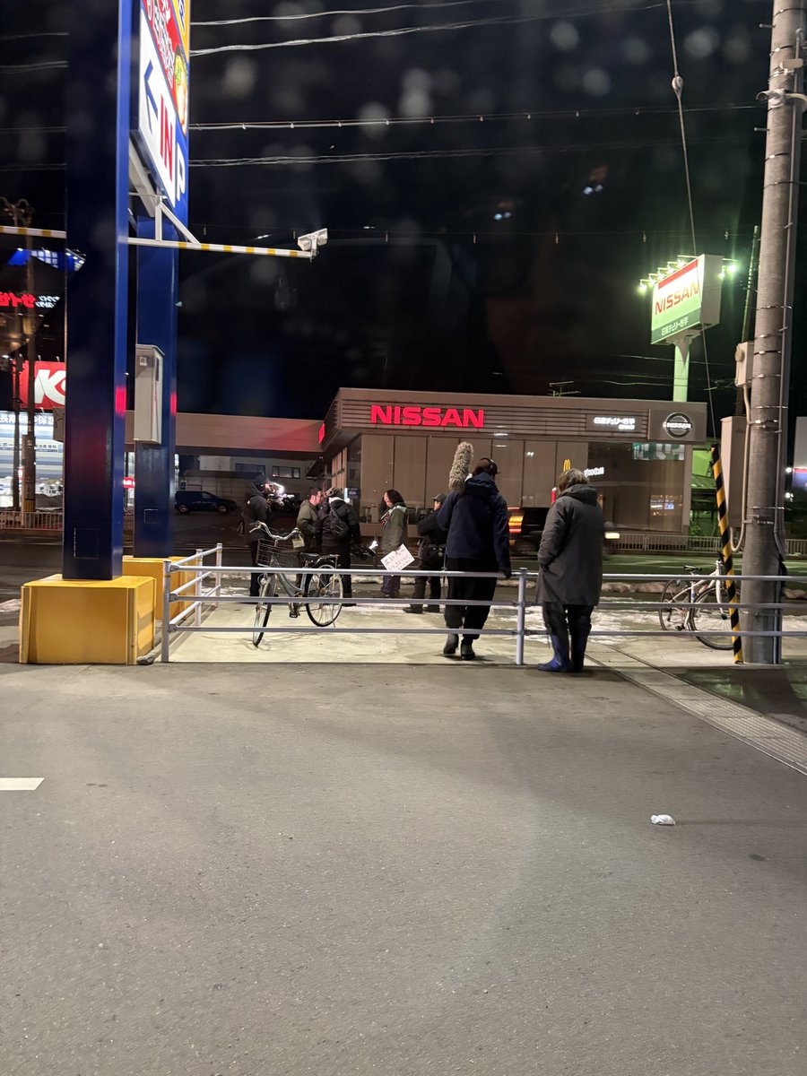 spiece7's tweet photo. 4号のマックのとこに草なぎいた(笑)
テレビ東京の番組でトラックドライバー探してるらしい。宮古方面。 https://t.co/4jivOecPJL