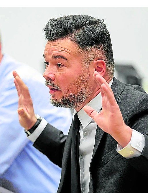 RUFIÁN Persona sin honor, perversa, despreciable. sinvergüenza, truhan, canalla, bellaco, granuja, bribón, baladrón, bastardo