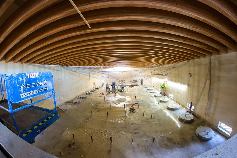 TRAVAUX EN COURS - WORK IN PROGRESS📷] Implantation des socles qui viendront accueillir les cuves du chai cathédrale. Installation of the bases that will support the vats of the cathedral cellar. #AmeliaTavella #chateaudenalys
📷 Stéphane Chalaye Photographie