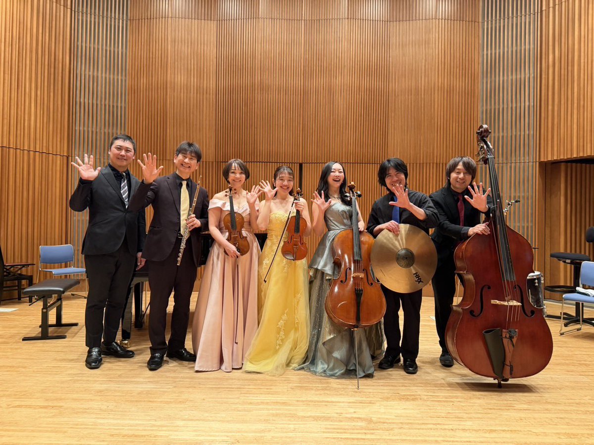 salonroulottes's tweet photo. サロンオーケストラで綴る
～時代を彩る音楽～
ご来場ありがとうございました！

いつもとちょっと雰囲気の違った

大人ルロット🌃

お楽しみいただけましたか？今回は1970年のヒットナンバーを中心にお楽しみいただきました。次回はいつの時代かな？

今後のコンサートもどうぞお楽しみに！ https://t.co/ZO2jAx1C95