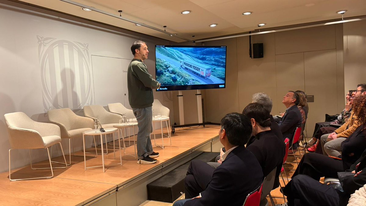 Volvemos a inspirarnos con casos de éxito de los Premios #Eficacia2025🏆✨️

"Un camión en la letra pequeña" de <a href="/revuelta_es/">Revuelta</a> y "De cuando las papas sabían a papas" de <a href="/rosebudvlc/">Agencia Rosebud</a> / grupo APEX

💡Hoy en el Seminario #Eficacia2026 Barcelona |  <a href="/aeanunciantes/">Anunciantes</a> | <a href="/PremiosEficacia/">Premios Eficacia</a>