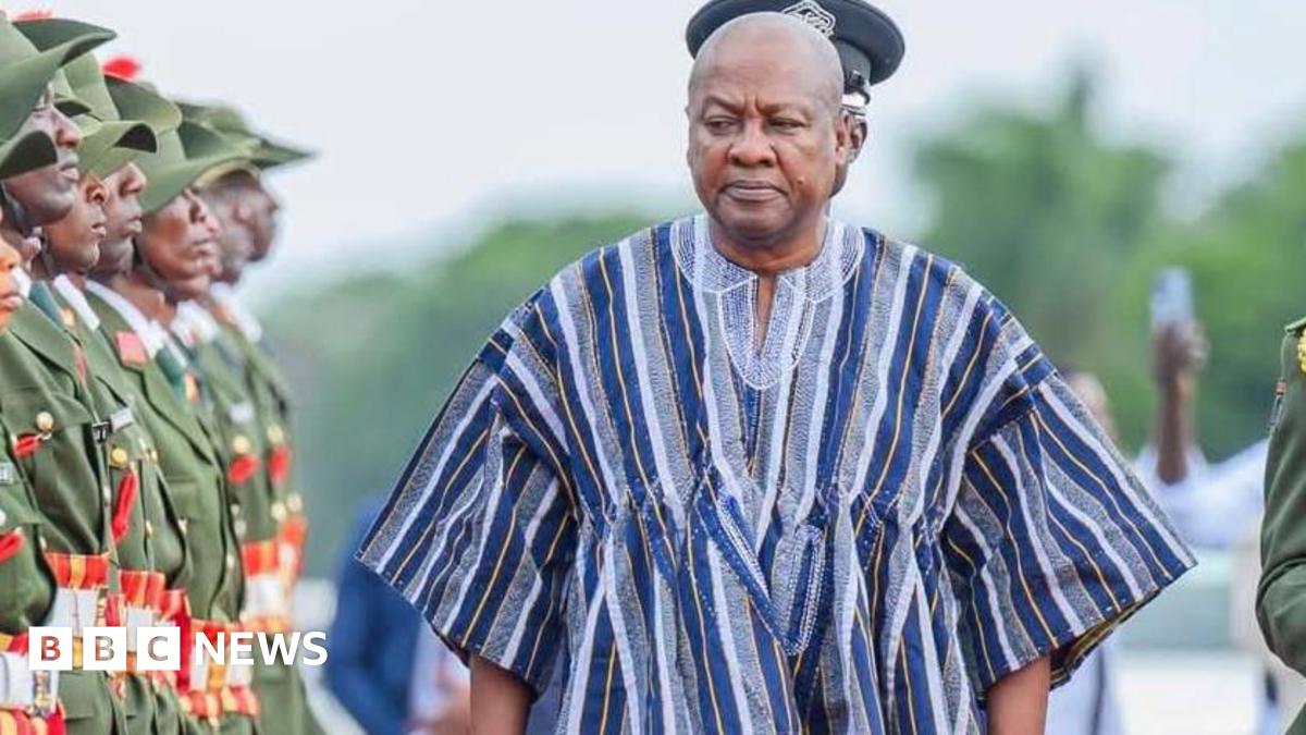BBCAfrica's tweet image. Ghana has designated every Wednesday as a day to wear the country's traditional outfit, the fugu, days after it sparked an online debate. President John Dramani Mahama wore it during a state visit to Zambia, where some mockingly called it a "blouse,".
bbc.in/3ZwY7z7