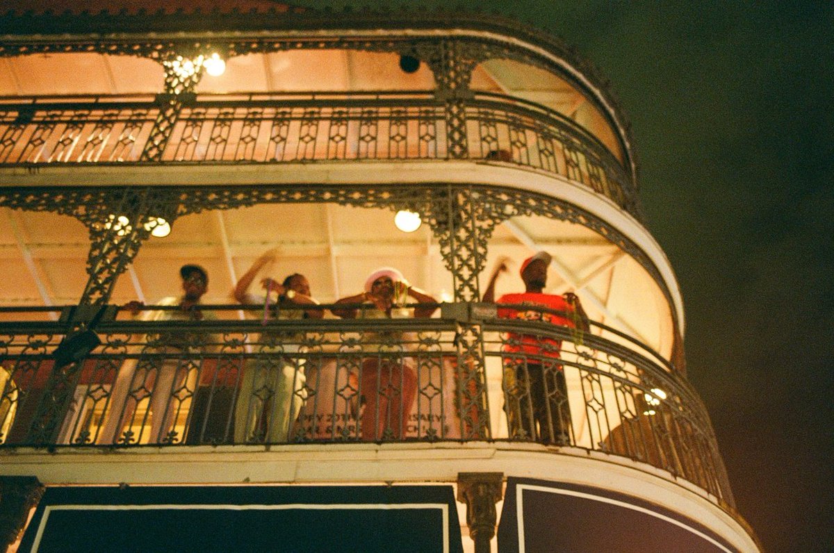 Avy Faingezicht tweet media