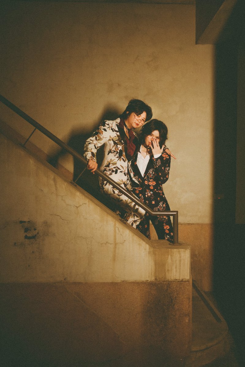 diagostudio's tweet photo. 身為創作型宅宅又同時是泛性戀中性les
不想要傳統婚紗照
到底要怎麼選呢
-
這次我們是去台南找專業的婚紗攝影
多種願望一次滿足
婚紗x婚紗 西裝x西裝
西裝x婚紗 COSPLAY
包含妝髮通通在一天內拍完
77777 超高效率
尤其這套 黑道x牛郎風格我要愛死
超驚艷
如果有想看更多可以點下方連結
照片確認過可販售所以我後續設計延伸作成質感明信片
方便各位收藏美好作品!
#婚紗