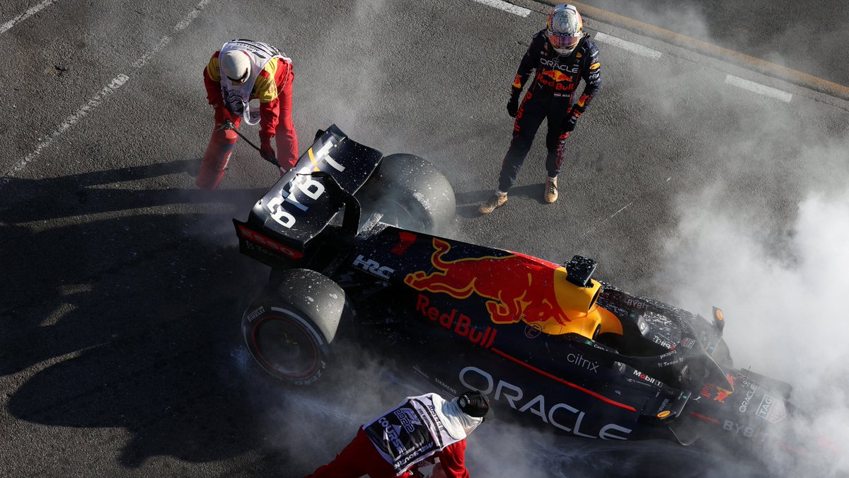 Sw33t_FlexZ's tweet photo. Demasiada negatividad, sí han rodado poco y sí han tenido problemas de refrigeración.

Gente, es un diseño de NEWEY.

Os recuerdo que en 2022 de las 3 primeras carreras Verstappen abandonó en dos y en Australia quemaron motor.

Acabó ganando ese mundial. https://t.co/9cvxlRf8ly