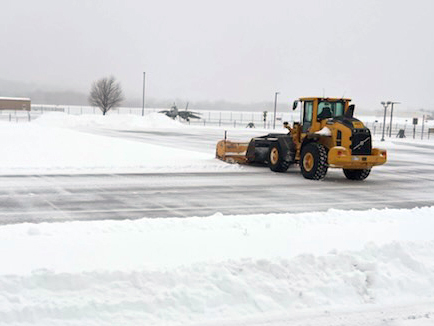 DLAMIL's tweet image. DLA installation teams cleared 6.3 million square feet in Columbus and treated over 600 acres in Richmond to improve access and support the mission.

🚜 Learn more about how DLA responded to #WinterStormFern: dla.mil/About-DLA/News…

#SnowRemoval #WinterStorm #SevereWeather