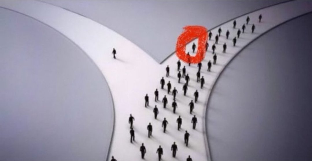 kisiligini tamamen politik olmaya ve erkeklerden nefret etmeye adayan kadınlarla dolu bir dünyada ben