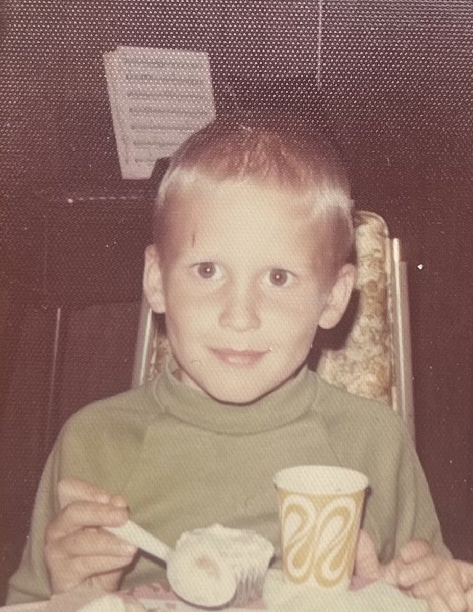 GeorgeBTonks's tweet image. Everyone must work together to get @elonmusk to unsuspend the X account @rooster_ohio, who created all the videos that played a significant role in exposing Leslie Wexner, who sexually abused me at the age of 13 in Chicago. Leslie was not alone; his interior designer, Richard…