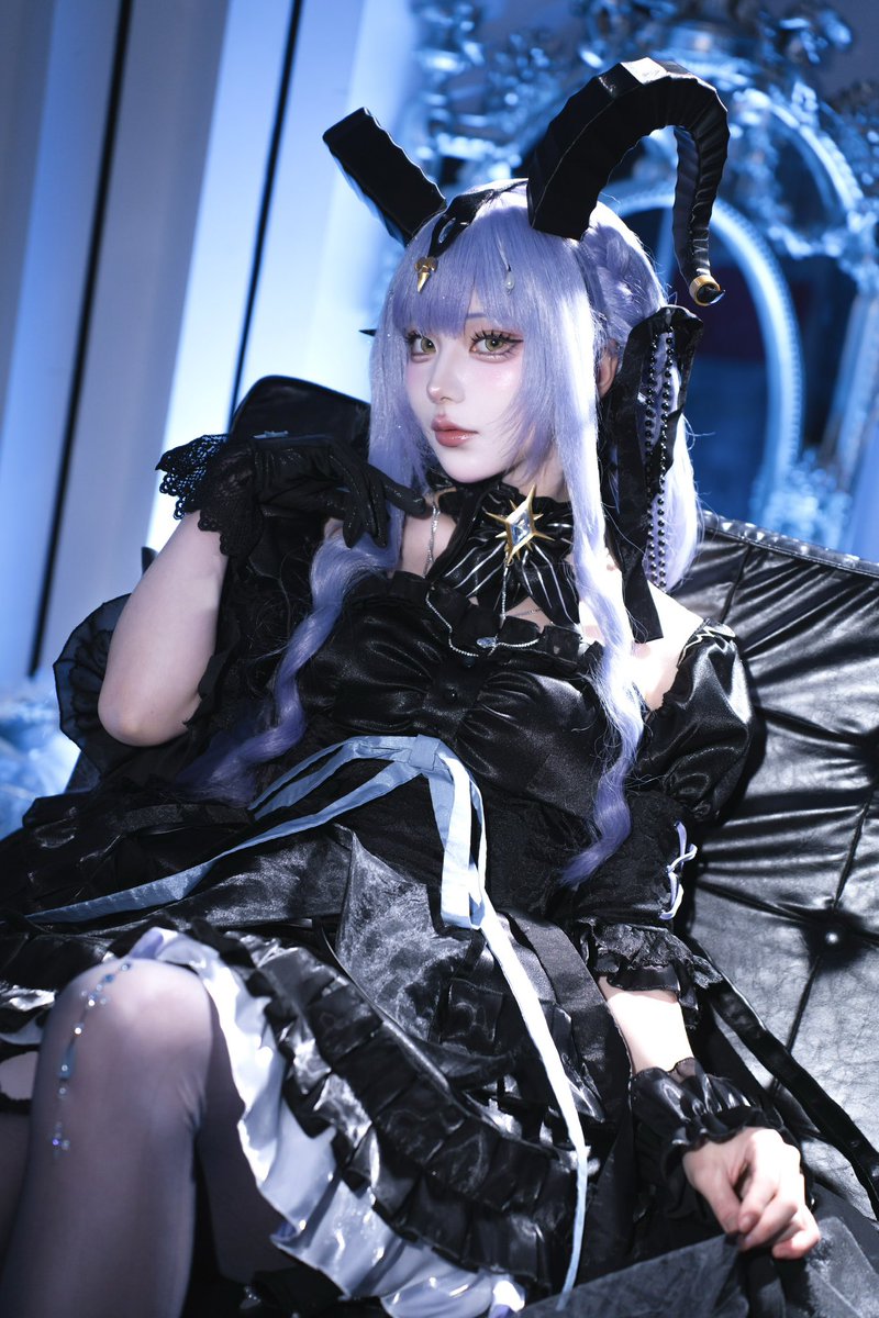 kusa_cos_'s tweet photo. Sakiko Master of Melodia  
#Arknights #AveMujica https://t.co/uyHFJJXy94