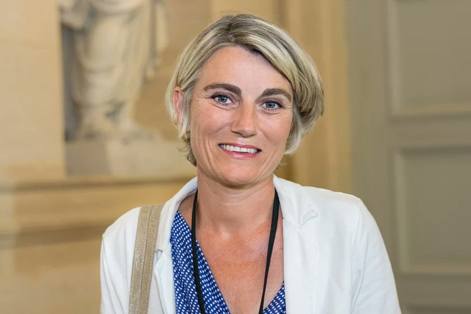 La France, comme tous les pays d'Europe, était au courant de laits infantiles contaminés depuis le 10 décembre.
En Italie ils ont retiré les laits contaminés le jour même.
En France on a attendu la mi-janvier.

Stéphanie Rist (ministre de la Santé) doit démissionner.