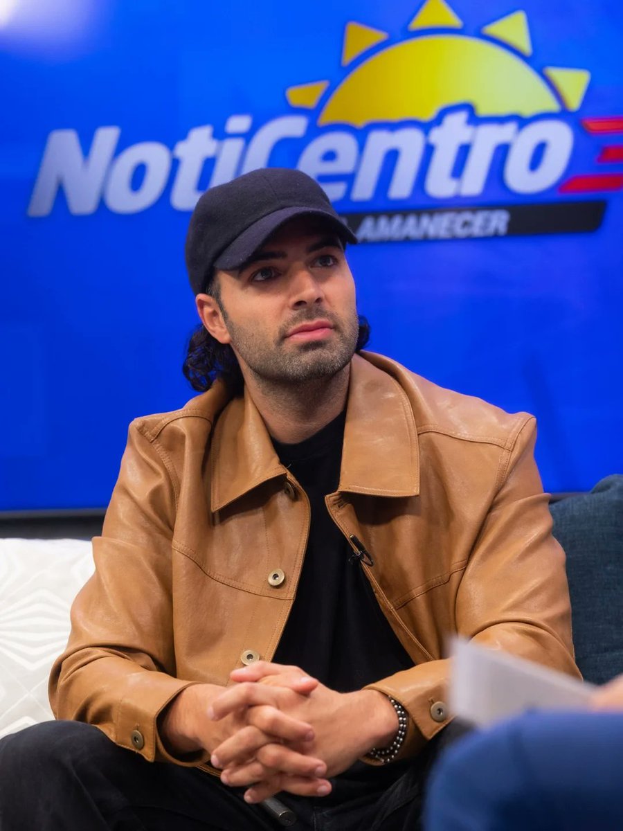 Repost <a href="/NoticentroWAPA/">NotiCentro</a>
🎬🎥🍿¡Regresa al cine! Jencarlos Canela nos visitó esta mañana en nuestros estudios para presentar su nueva película “Casa Pura”, la cual estrenará el 12 de febrero.
<a href="/jencarlosmusic/">Jencarlos</a> #PuertoRico🇵🇷 

📷: Jean Ayala/WapaDigital