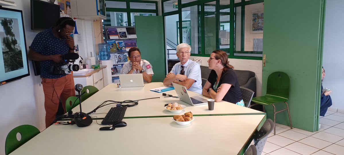 Image de Préfet de Guadeloupe - #sécurité | #Tournage | #endirect
📌Le préfet, la directrice de l'OVSG  et le directeur du PNG tourn