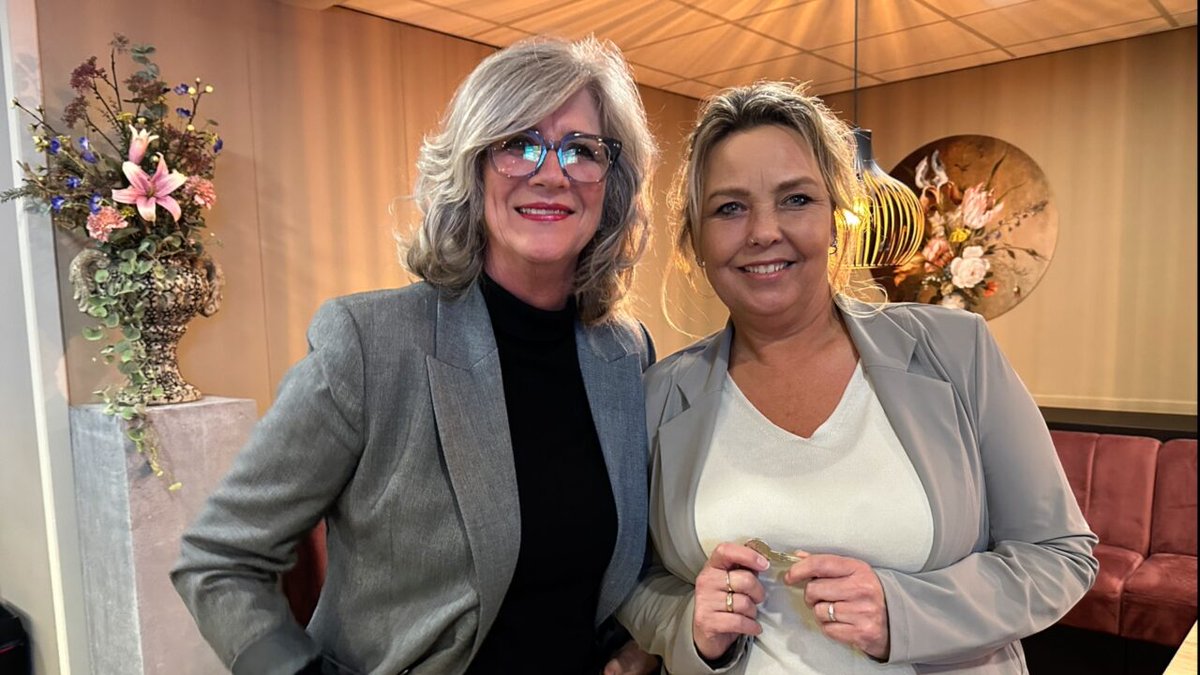 RTVNOF's tweet photo. Na verbouwing nu nieuwe coördinator voor dorpshuis De Trije Doarpen: "It hert fan it doarp" - https://t.co/JLOqEmuIKn https://t.co/o5YSY3mdTZ