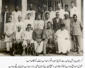alfazlintl's tweet photo. یہی بزرگ تھے جو حضورکی آمد سے کئی روز قبل باربارفرمائش کرتے کہ تقاریر کے دوران حضور کے قریب اتنے فاصلے پرضروربٹھایا جائے۔جہاں سے وہ واضح طور پرحضور کے ہونٹوں کی حرکت اورجنبش دیکھ سکیں

یہ مقبولیت صرف مقبولان بارگاہ الہی کاحصہ ہے،کاذب اورمفتری کا کاروبار ان حدوں کو نہیں چھوسکتا

سیرالیون کا ایک اوردیوانہ : بلالِ احمدیت پا سعیدو بنگورا
https://t.co/oExZPppta3