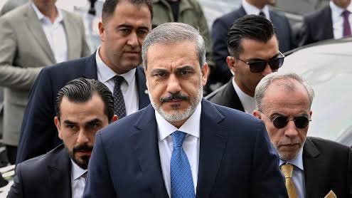 İkisinin benzerliği…
Hem içerde hem dışarda Hakan'ımız var…🇹🇷🇹🇷🇹🇷