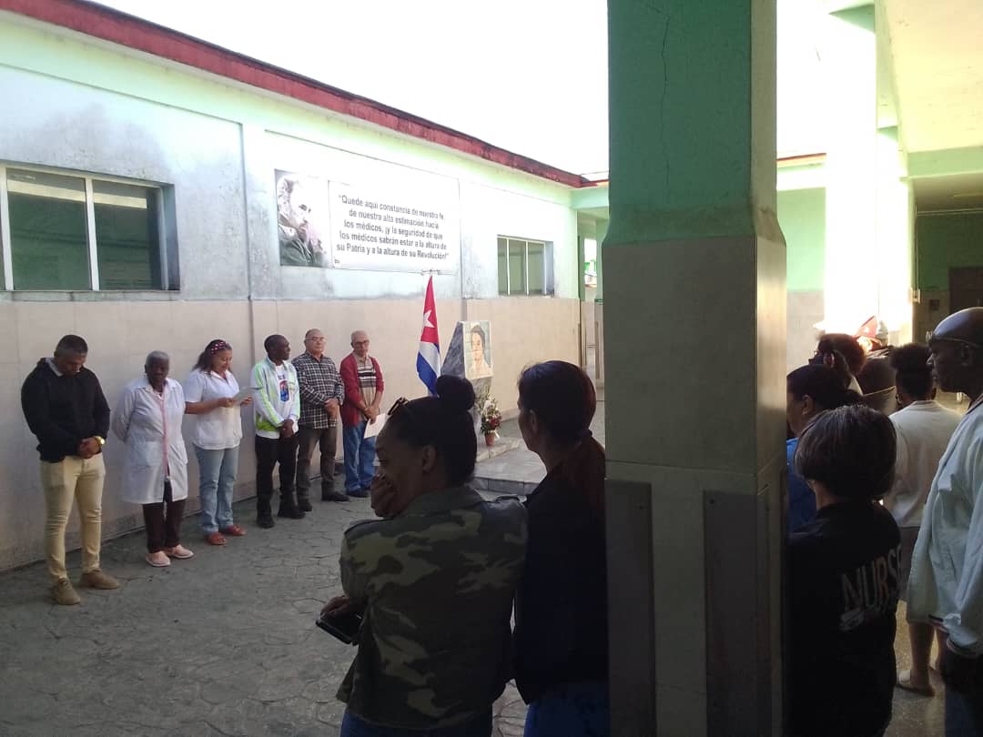 HospitalAleida's tweet photo. Homenaje a la heroína Aleida Fernández Chardiet, asesinada por la dictadura de Fulgencio Batista el 11  de febrero de 1958, en el Hospital que lleva su nombre. Honramos su legado y su valentía al grabar y publicar una llamada telefónica del dictador Batista con sus amos del Norte https://t.co/cTkAJ3V6Ye
