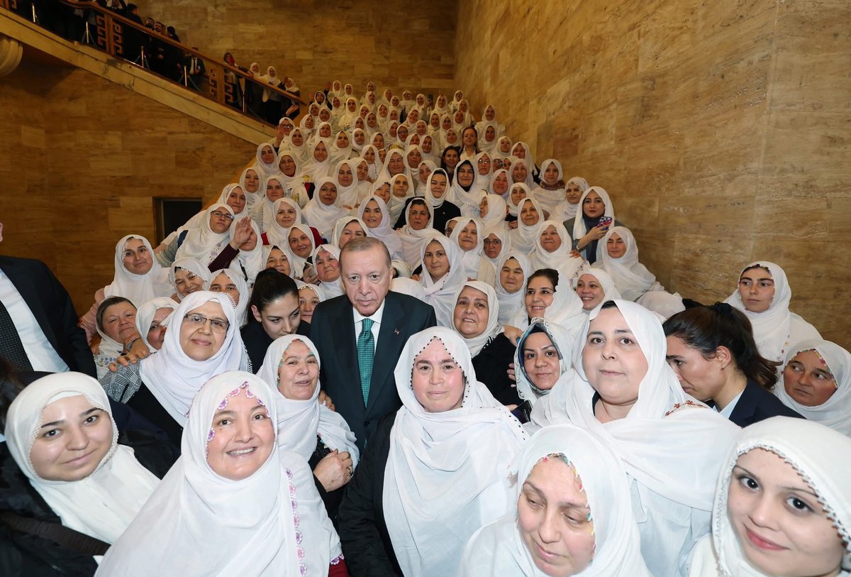 ProfDrAGurcan's tweet photo. Cumhurbaşkanımız Sayın @RTErdogan ’ın teşrifleriyle gerçekleştirilen Grup Toplantımıza, Mihalgazi’mizin AK yaşmaklı kadınlarının da güçlü katılımlarıyla iştirak ettik.

Grup Toplantımızın hayırlara vesile olmasını temenni ediyor; Türkiye Yüzyılı hedeflerimiz doğrultusunda ortaya konulan vizyonun ülkemize ve milletimize hayırlı neticeler doğurmasını diliyorum.

📍 TBMM