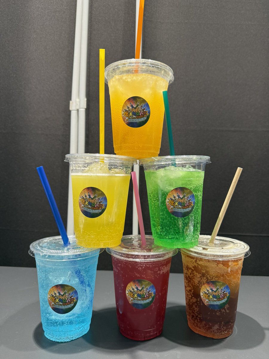 TO__halca's tweet photo. 有明アリーナ両部参戦！
りょうくんがクソサムネT着てるの気づいてくれたり
てつやが手振ってくれたりファンサ貰えて大満足💮
花道側でメンバー全員の顔拝めた🙏🏻✨
友達とも参戦できて楽しくて幸せな時間だった🥲
オタ活最高！東海オンエア一生ついていくよ！大好き！
#煮ても東海焼いてもオンエア https://t.co/ulE5HcPoe2
