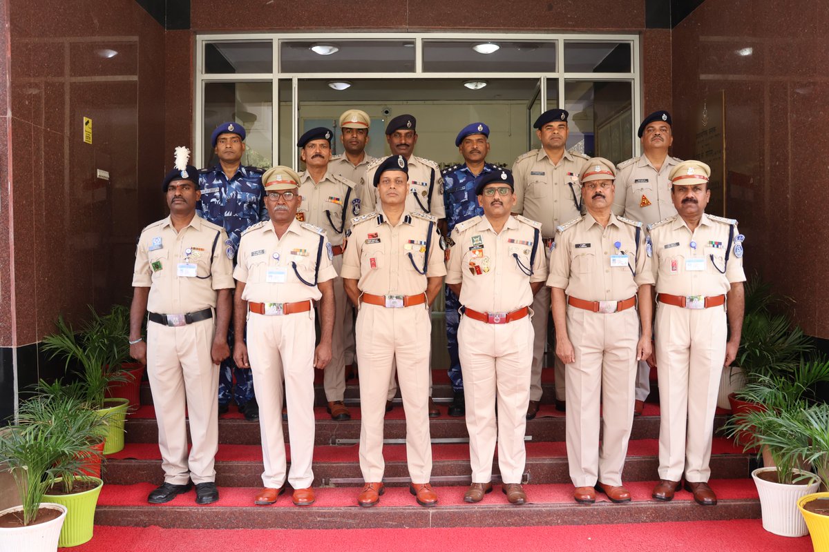 🎖️Promotion Alert! <a href="/99RAF_CRPF/">99RAF</a> congratulates SI/GD Mote Ankush K. on his remarkable achievement of promotion as INSP/GD. This prestigious moment of his career was celebrated amidst honor and pride,which was witnessed by his family members through a video conference.