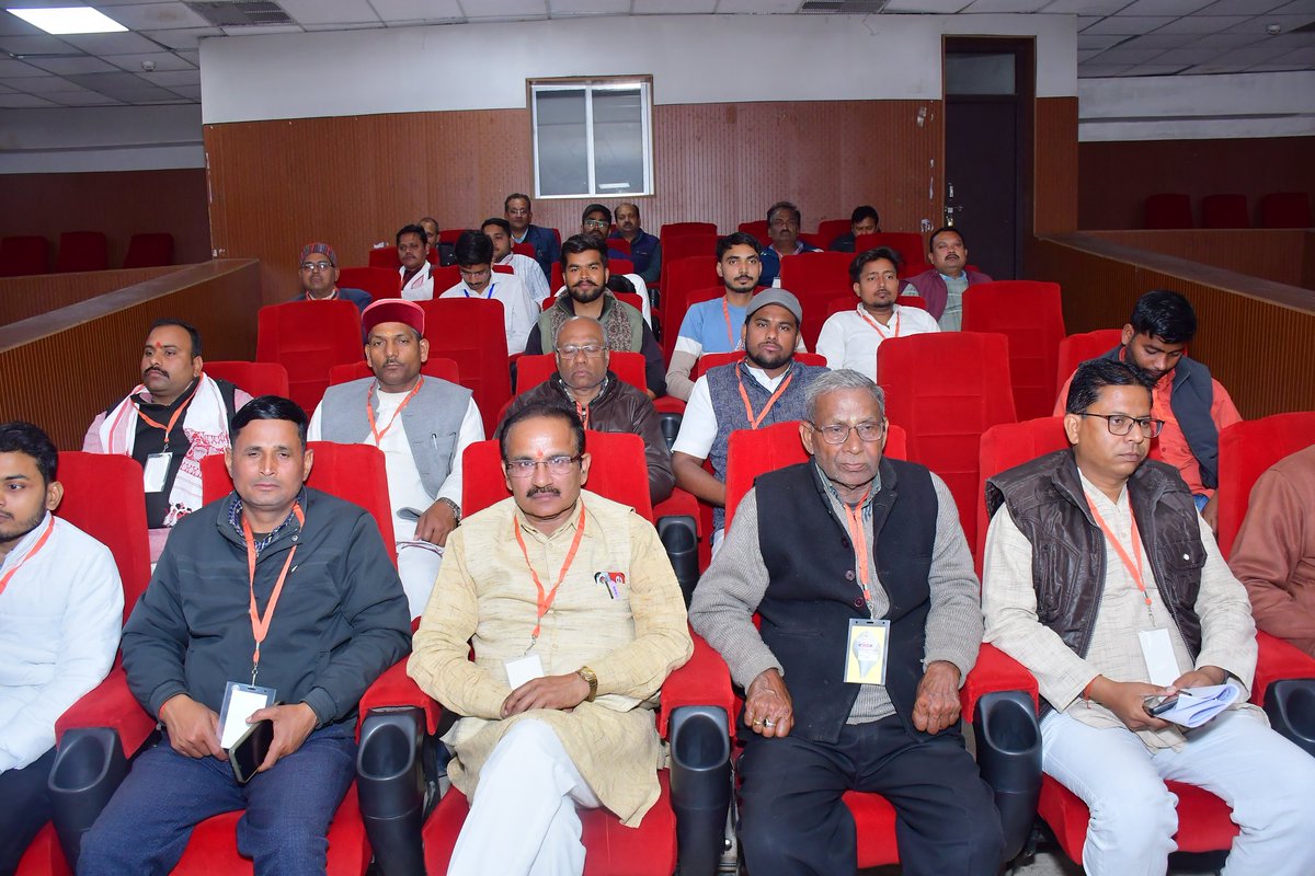 राष्ट्रीय स्वयंसेवक संघ, बस्ती जिले द्वारा अटल बिहारी वाजपेयी सभागार में "प्रमुख जन गोष्ठी" का आयोजन किया गया। इस गोष्ठी में राष्ट्रीय स्वयंसेवक संघ के आदरणीय सह सरकार्यवाह आदरणीय श्री डॉ. कृष्ण गोपाल जी का प्रमुख रूप से सान्निध्य प्राप्त हुआ।
#RSS 
<a href="/ABVPVoice/">ABVP</a> 
<a href="/GorakshABVP/">ABVPGoraksh</a>