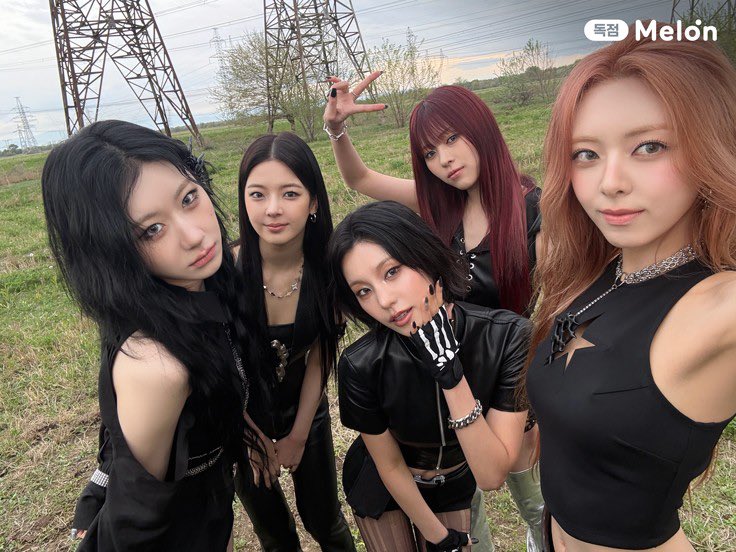#있지믿지날자_앞으로도영원히
#ITZY_7th_Anniversa
있지믿지앞으로도건강하고오래보자!!!