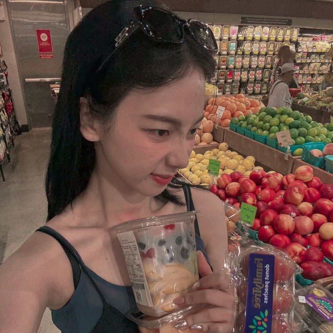 maremiuda's tweet image. ᅠᅠ
tenho vibe de primeiro amor, namorada possessiva, ficante premium ou esposa troféu?

ᅠᅠ