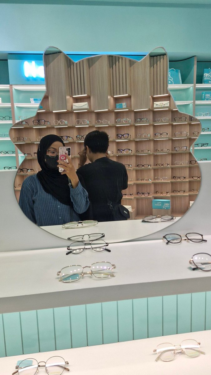 dxyhni's tweet photo. gebrakan awal bulan kacamata patah wkwkwk 🫣 https://t.co/YTlHpxP1wa