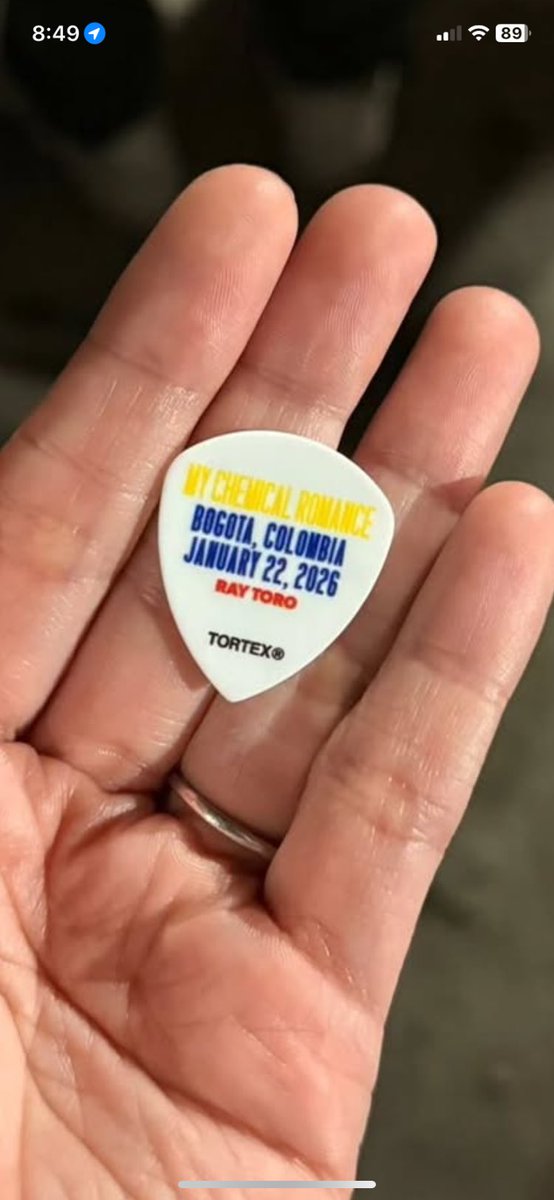PogotaConcerts's tweet photo. Y así fueron los picks de guitarra que tuvieron los guitarristas Frank Iero y Ray Toro de My Chemical Romance en Bogotá.

Son elecciones al azar en los equipos . En Argentina fue Boca juniors. 

📷 transwilson en twitter 

#Comparte #Apoya https://t.co/gvMwj3sVIx