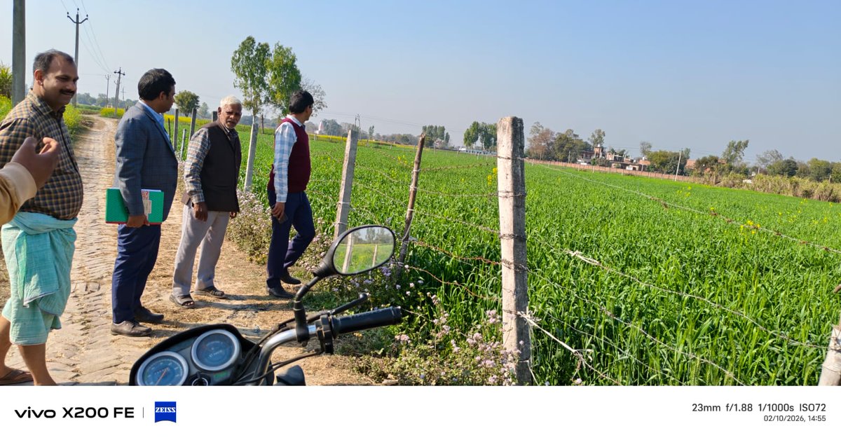 आज दिनांक 11/2/2026 को जनपद अम्बेडकर नगर के कटहरी वि0ख0 अंतर्गत ग्राम दांदू पुर में ICDP  योजनांतर्गत कृषक श्री रमेश  दूबे के प्रक्षेत्र पर कराये गये गेहूँ के फसल प्रदर्शन का स्थलीय भ्रमण/निरीक्षण उप कृषि निदेशक  महोदय अम्बेडकरनगर द्वारा किया गया।
<a href="/jdabureau/">Krishi Vibhag Gov UP</a> <a href="/spshahibjp/">Surya Pratap Shahi</a>