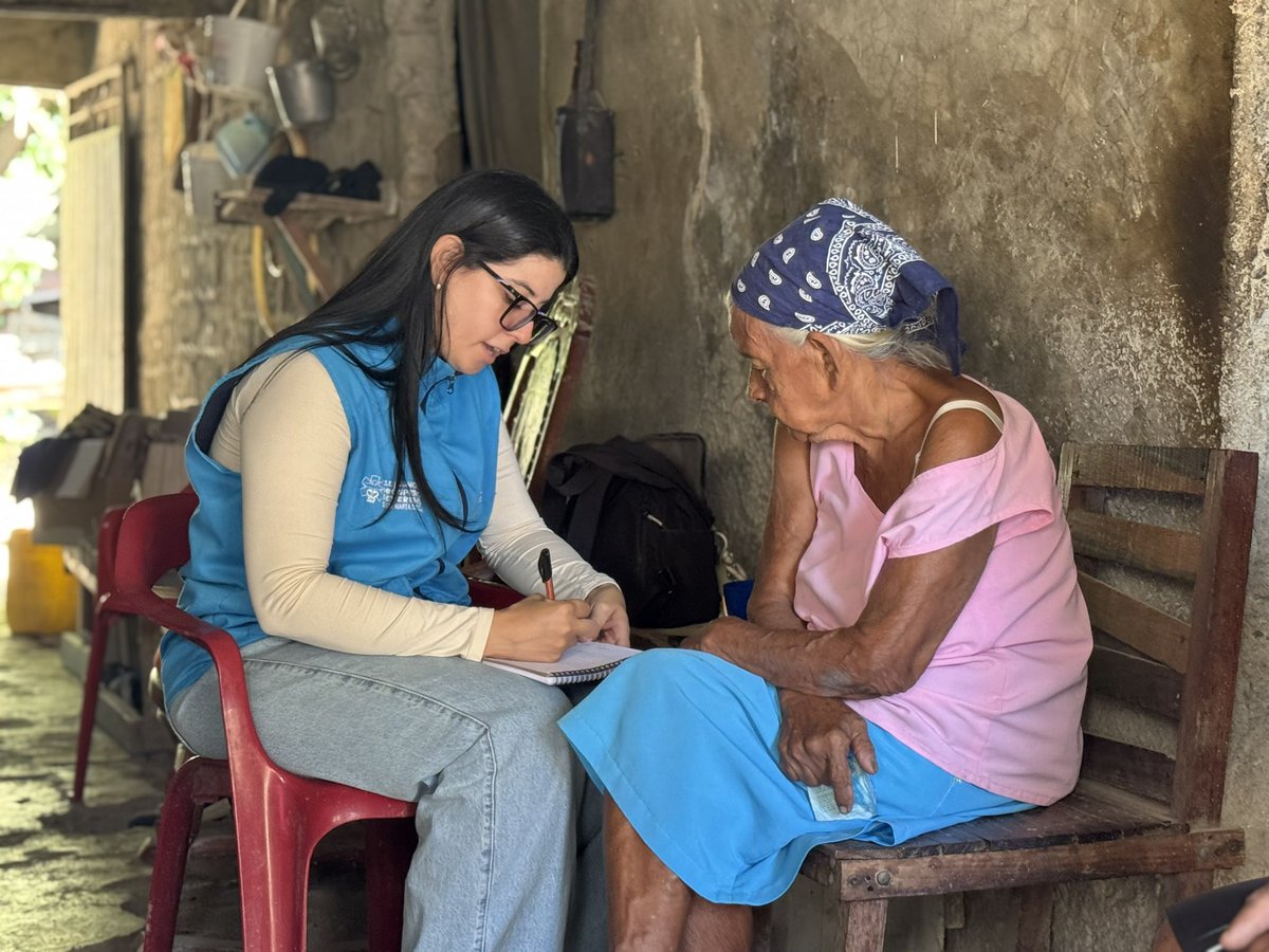 ESEALPROREV's tweet photo. 📍 La salud llega a tu puerta en Santa Marta.
Con nuestro equipo extramural brindamos atención integral: Psicología, Medicina, Enfermería y Vacunación.

Seguimos donde más nos necesitan. 💙
#NosUneLaSalud
@CarlosPinedoC 
@SantaMartaDTCH 
@HaroldoPizarroN 
@SECSALUDSM https://t.co/GjMF43EDRQ