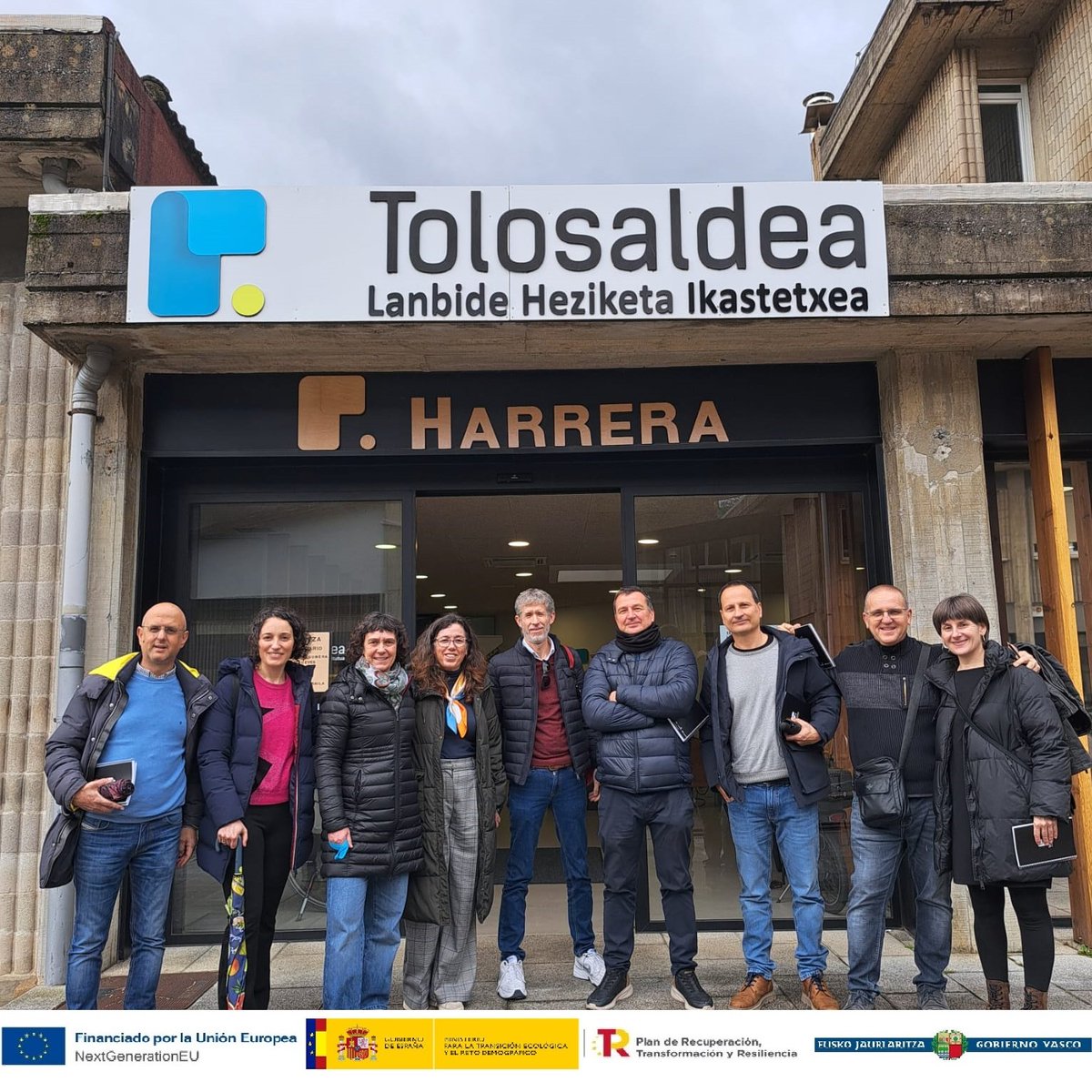 TolosaldeaLH's tweet photo. Bikaintasun sareko proiektuen bidelagun izan ditugun hainbat ikastetxe bisitan izan ditugu, egindako elkarlanean oinarrituz, etorkizuneko zubiak eraikitzeko asmoz
@EdTbarcelona  @cifpjuanherrera  #profesorjlg @tokionabhi https://t.co/mIEifn318q