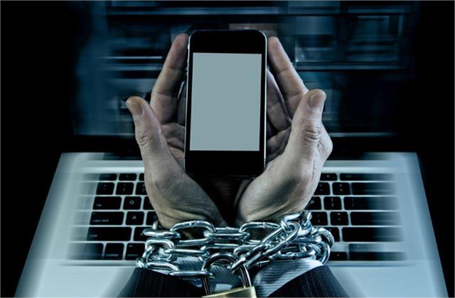 KesariPunjab's tweet image. Digital Addiction का खतरा : बच्चों पढ़ाई और सेहत पर पड़ रहा असर, बढ़ी Parents की टेंशन

👉👉 अधिक जानकारी के लिए : jammukashmir.punjabkesari.in/punjab/news/th…

#DangersofDigitalAddiction #DigitalAddictionChildren #OnlineGaming #PunjabKesari