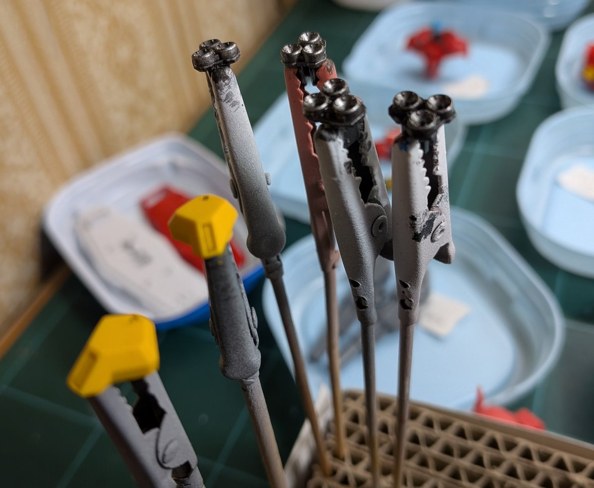 真夜中模活
塗装中🚧
引き続きスミ入れしてます😆
#HGGQuuuuuuX
#ガンプラ