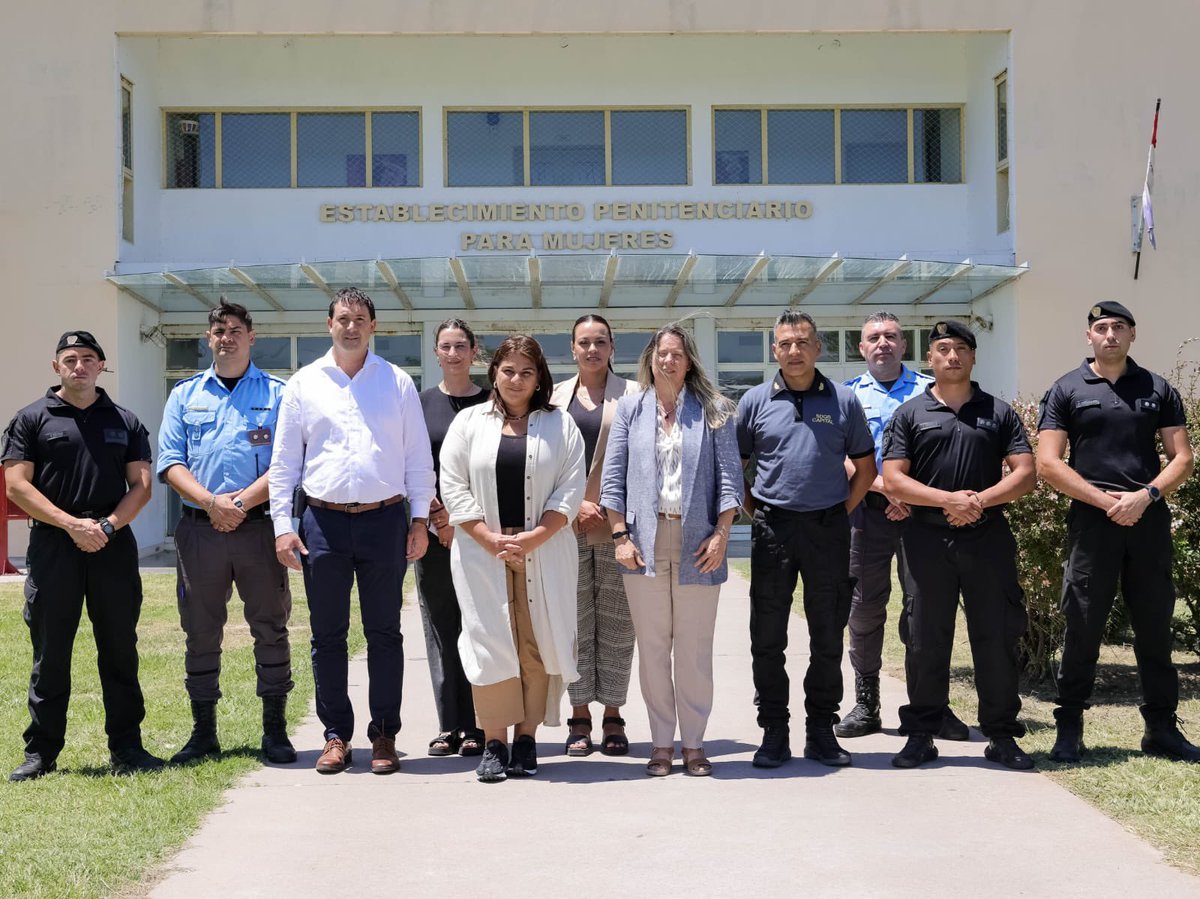 Seguimos recorriendo todos los establecimientos penitenciarios de la provincia para garantizar una gestión con reglas claras, orden y control permanente.

El compromiso y el profesionalismo de los agentes del <a href="/SPdeCordoba/">Servicio Penitenciario de Córdoba</a> son la base que nos permite sostener una administración