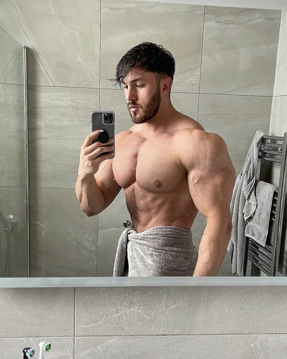 Brandonhardbody's tweet image. feeling fresh 😶‍🌫️

you know where to find more 😉