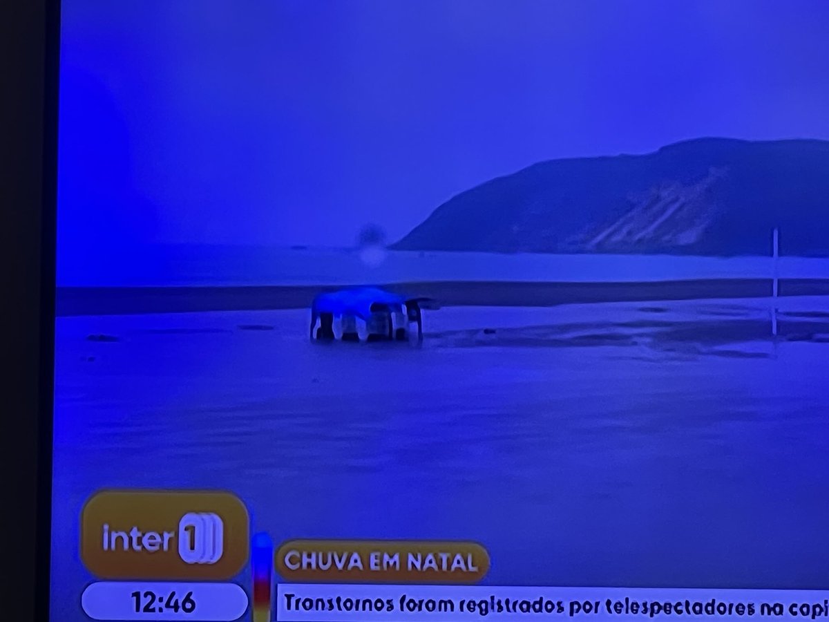 O de sempre, sem solução, praia de Ponta Negra! Como ficou a engorda,toda alagada! Até quando?????
