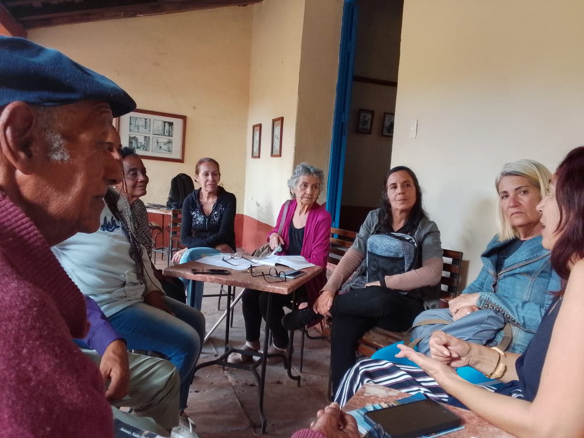 El Perseguidor, un espacio para la promoción literaria en Sancti Spíritus, reunió a escritores durante la tarde de ayer, donde intercambiaron libros y leyeron algunos textos.

<a href="/CubaEsCultura/">MinCult - Cuba</a>