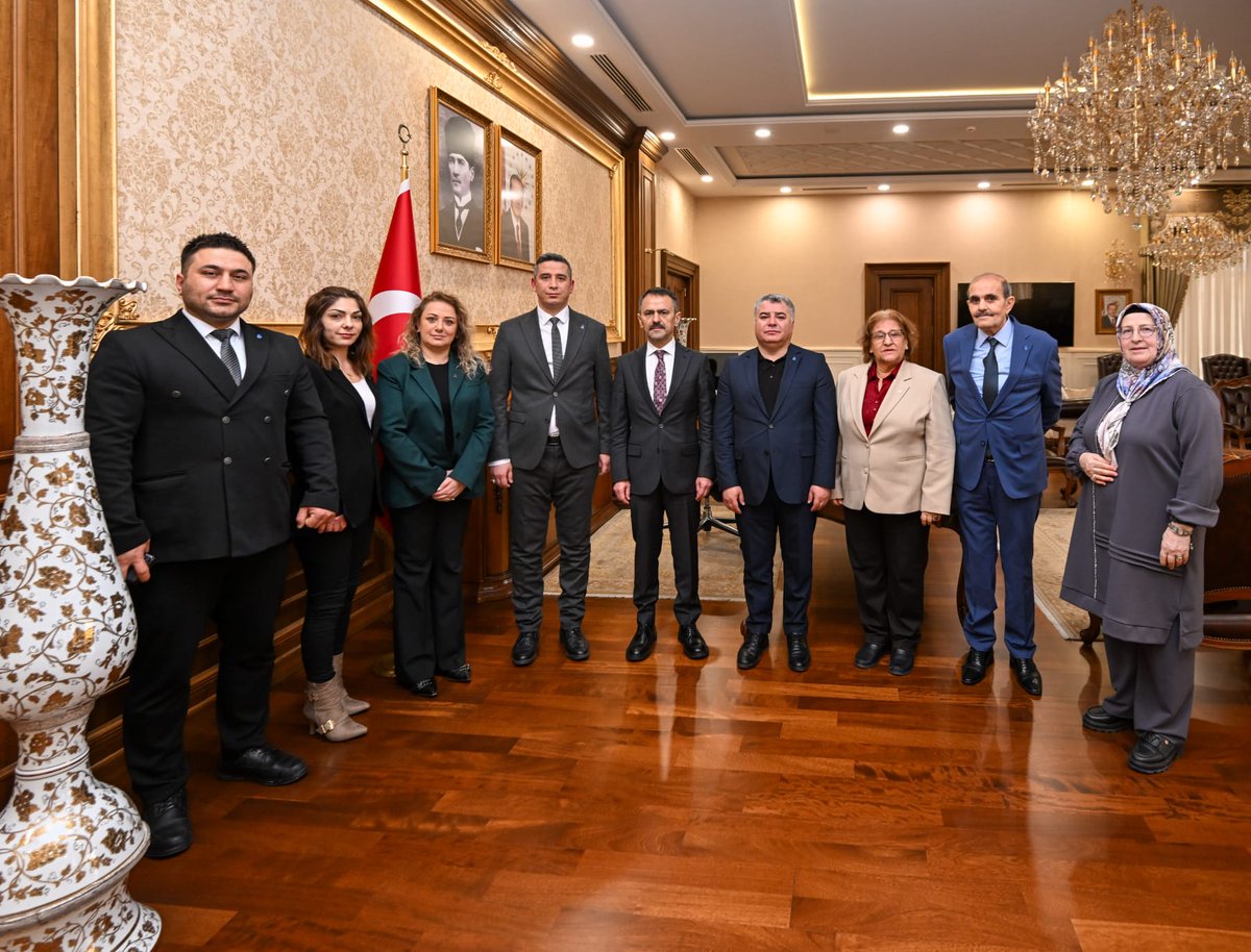 Bugün Kocaeli Valimiz Sn. İlhami Aktaş’ı makamında ziyaret ettik.

Sayın Valimize samimi misafirperverliği ve  nezaket dolu kabulleri için teşekkür ederiz. 

Şehrimiz ve ülkemiz adına yürüttüğümüz çalışmaları tam bir uyum ve kararlılıkla, koordineli bir güç birliğiylede daha da
