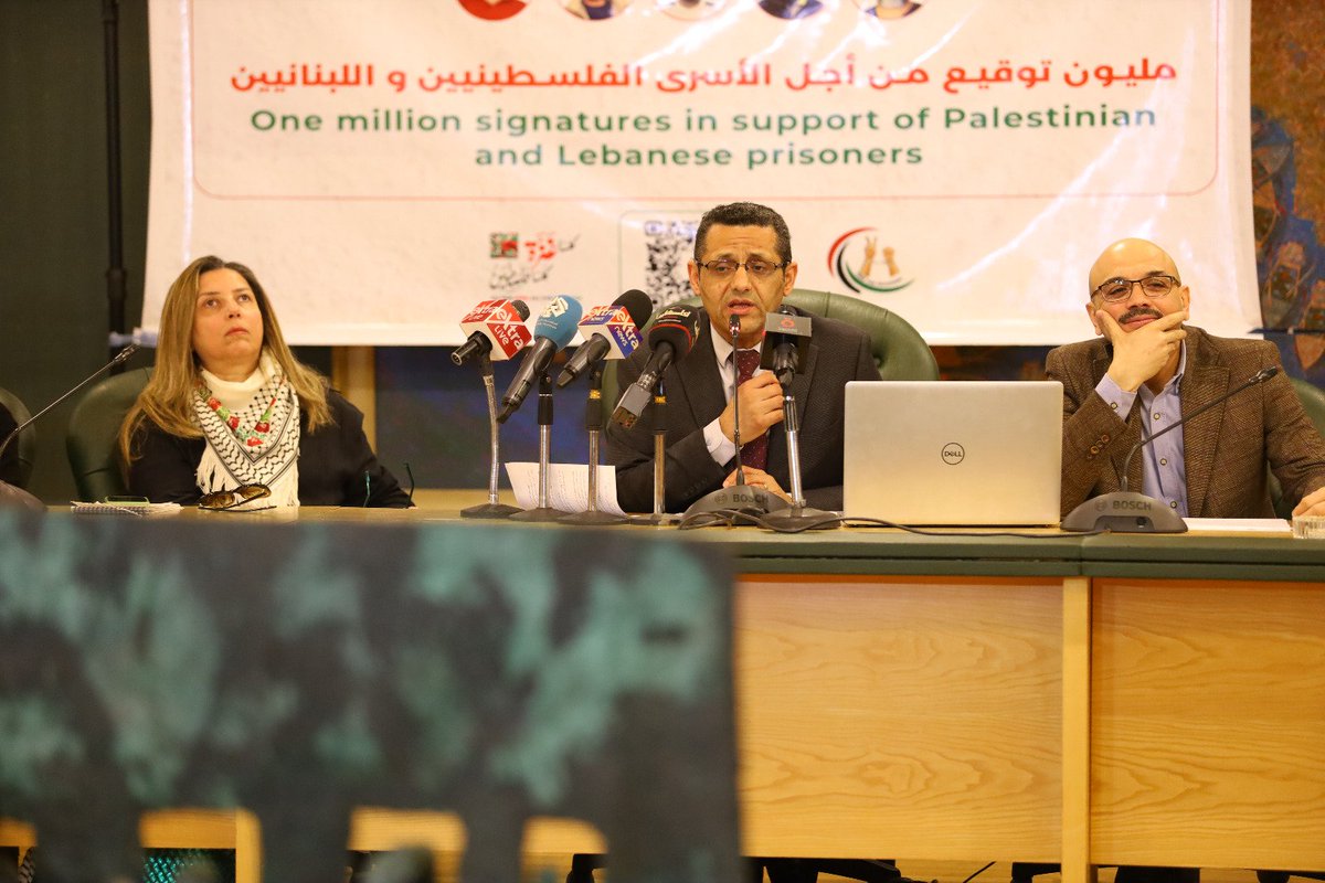 مصر أيضاً كانت حاضرة بأحرارها دعماً للأسرى ورفضاً لما يتعرضون له في سجون الاحتلال ، اعلان عن حملة المليون توقيع التي أطلقتها شبكة #كلناغزة_كلنافلسطين 
#الحرية_للأسرى