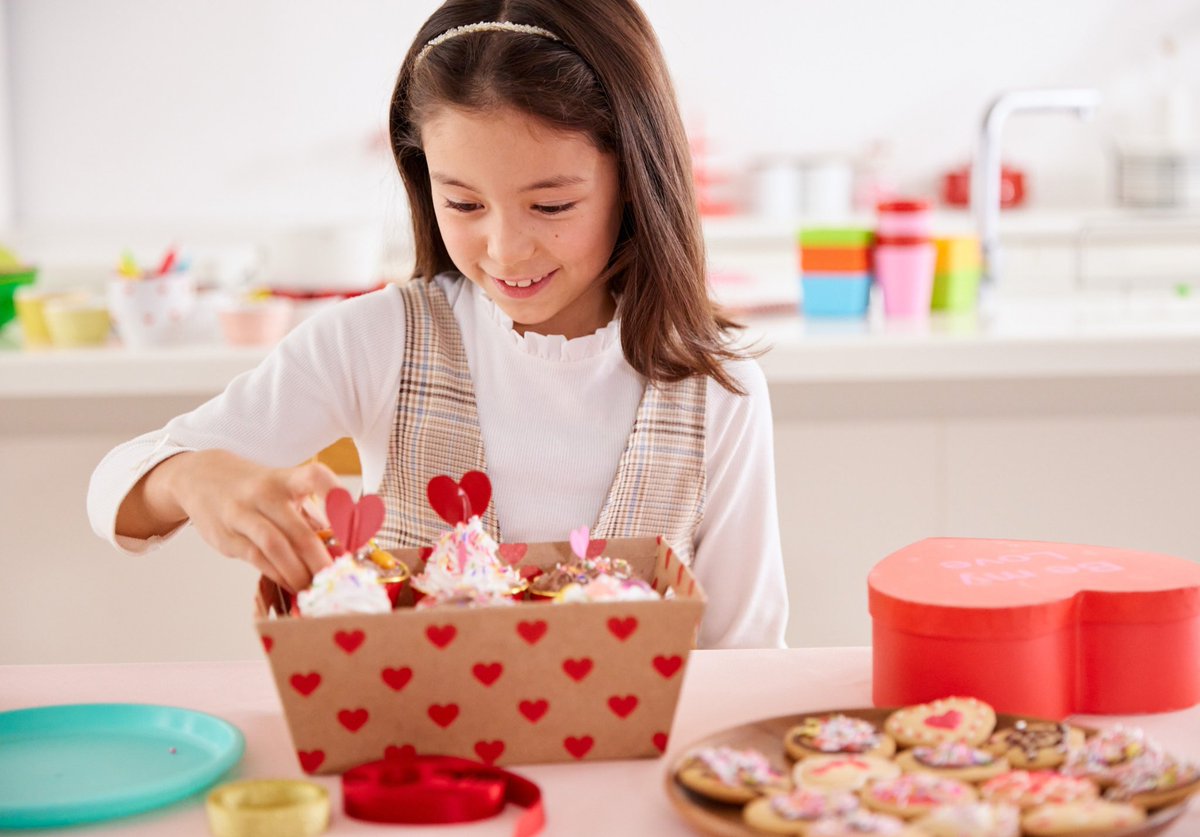 Valentine’s Day is coming up, and it's about more than cards and candy. ❤️ 

Learn how the story of Saint Valentine teaches children lasting lessons about love, kindness and community: stcharlesschoolorlando.org/2026/02/02/wha…