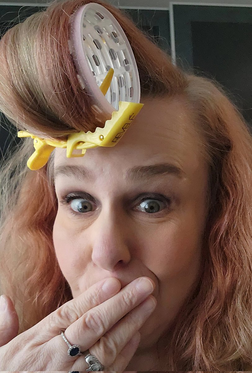 Got up this morning,  thought I was looking good. Get on bus and a young women tapped me on the shoulder.  I had forgotten something in my hair 🤣 i put it back in for the picture so you can see why I nearly died