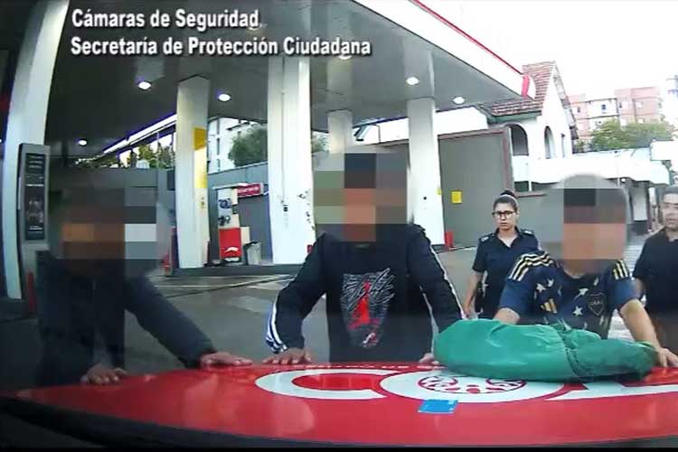 elcomercioline's tweet photo. Intentan robar una moto en Tigre centro: tres detenidos https://t.co/ytA7Xz4Iwi a través de @elcomercioline https://t.co/T9jPTc3Mt7