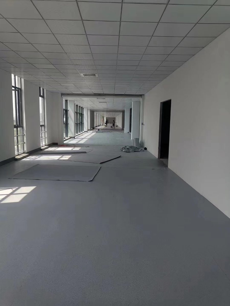 Kini_hu's tweet photo. Looking for a floor that stands the test of time and hygiene? Our Homogeneous Vinyl Sheets are designed for the most demanding environments.
✅ Single-Layer Strength
✅ Superior Hygiene
✅ Tough on Stains
#HomogeneousVinyl #HealthcareDesign #CommercialFlooring #HospitalFlooring https://t.co/hhTQpvjV78
